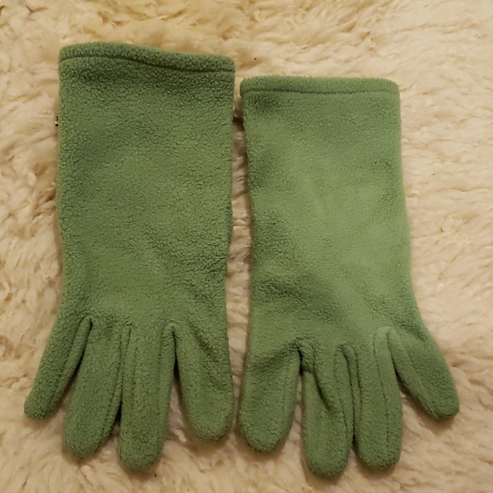 SCARF & CLOVES - Picture 5 of 9